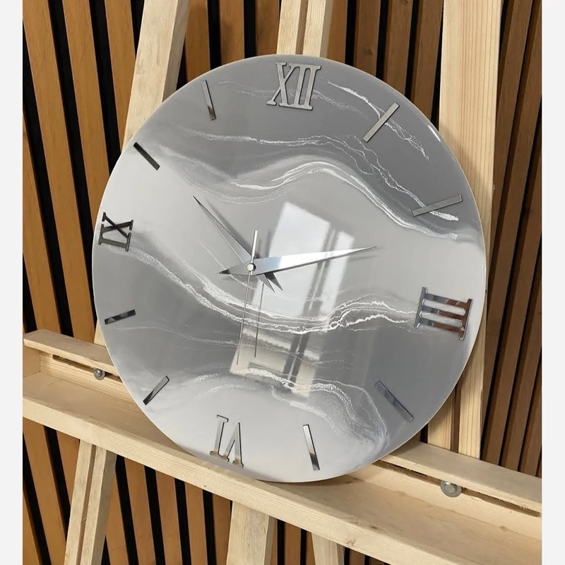 ساعت دیواری رزینی سفید طوسی شیک