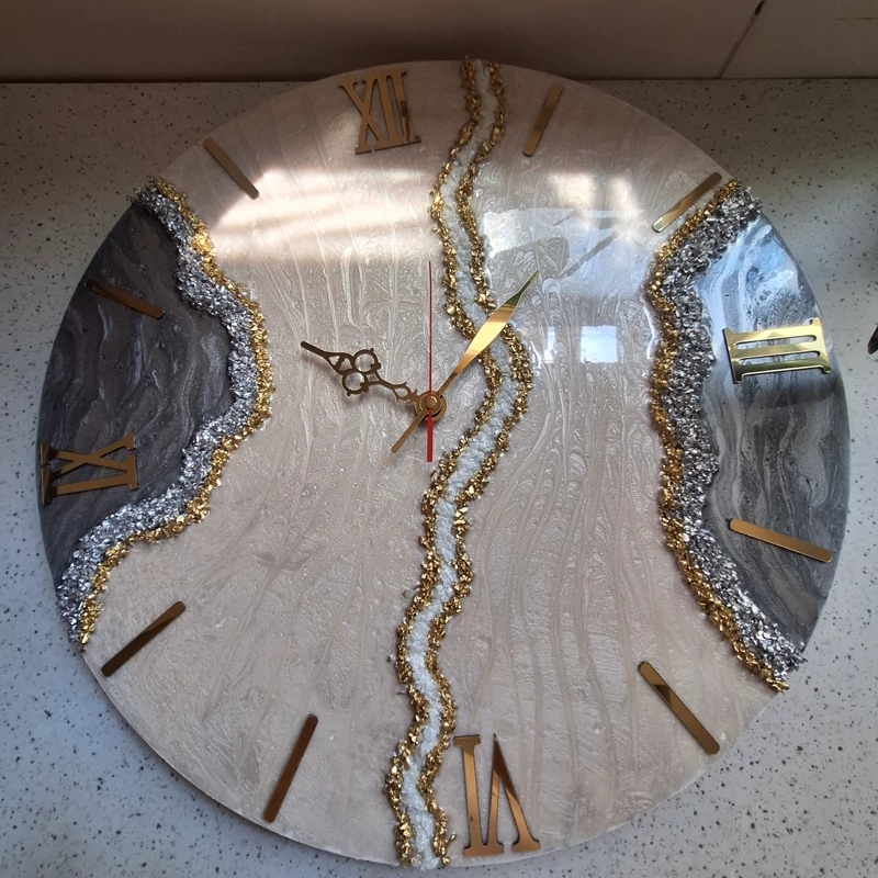 ساعت دیواری رزینی طرح ژئود سفید طوسی