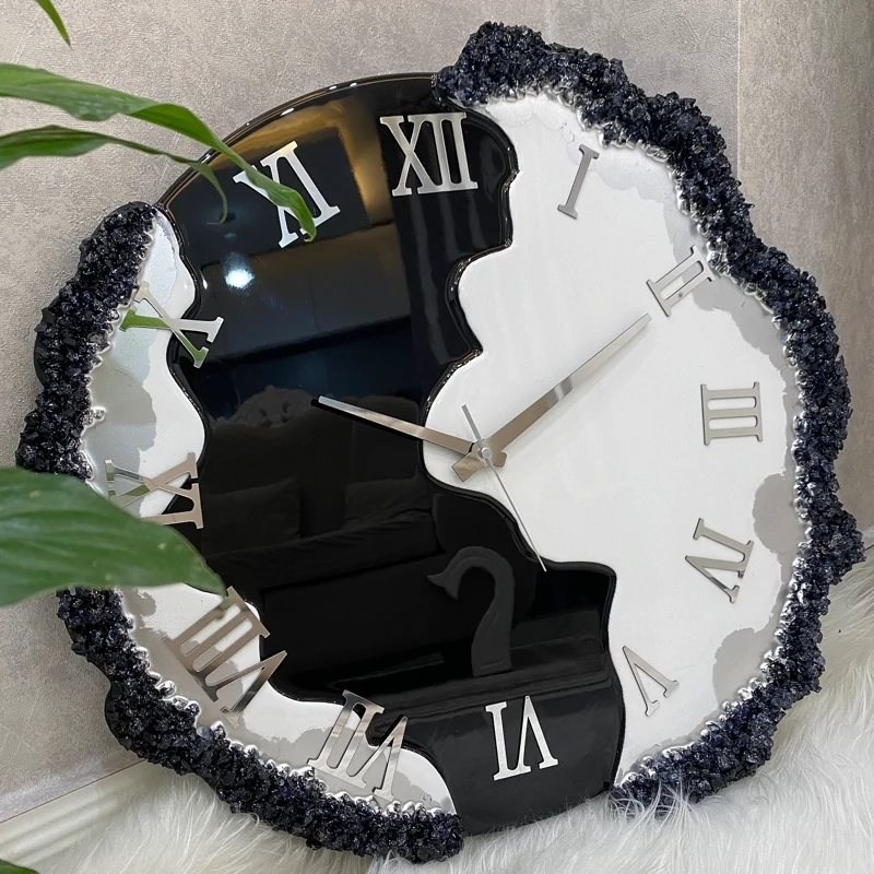ساعت دیواری رزینی دفرمه مشکی سفید کریستالی
