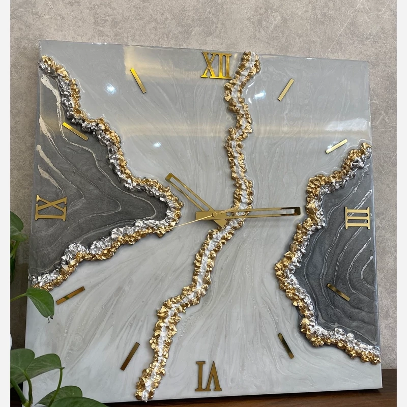 ساعت دیواری رزینی طرح مربعی کریستالی شیک